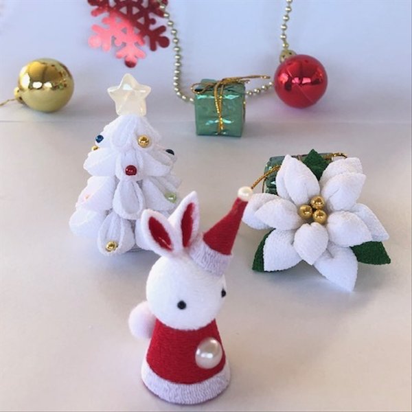 白　ポインセチア　うさぎ　クリスマスツリー　サンタ　つまみ細工　１２月　X'mas  ちりめん細工　可愛い　かわいい　つまみ細工　和小物 　季節の人形