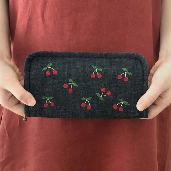 チェリーの手刺繍財布 (赤)