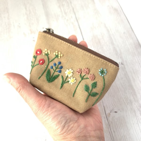 お花の刺繍　ミニポーチ