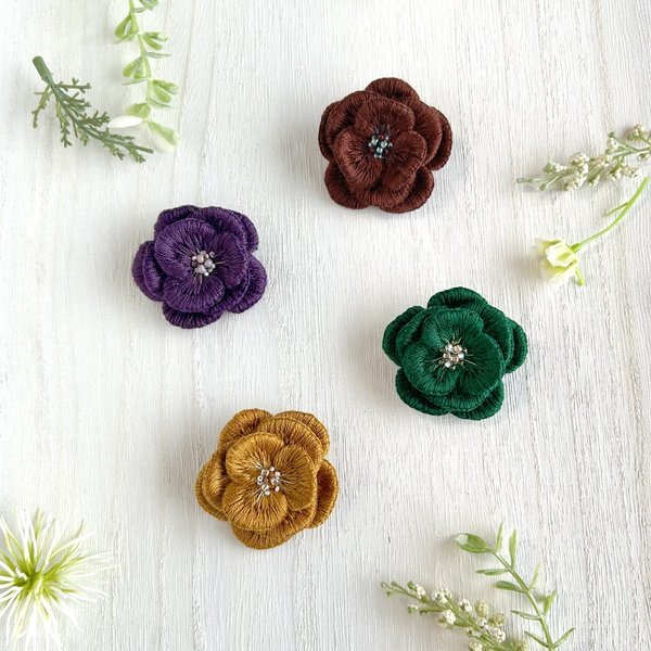 ふっくらお花の刺繍ブローチ　2 受注制作