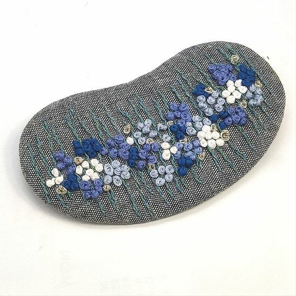 大きめ　紫陽花可愛い刺繍ブローチ