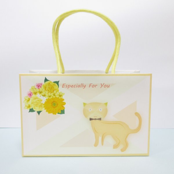 猫とお花のデコレーション紙袋1作品目