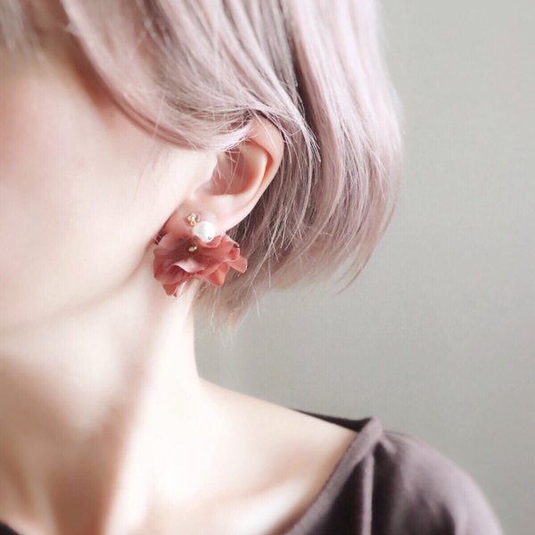 brown flowerキャッチピアス/イヤリング