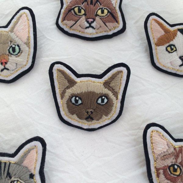 猫の手刺繍ブローチ #10シャム
