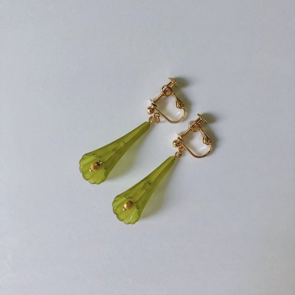 Straw flower Earrings (Olive)