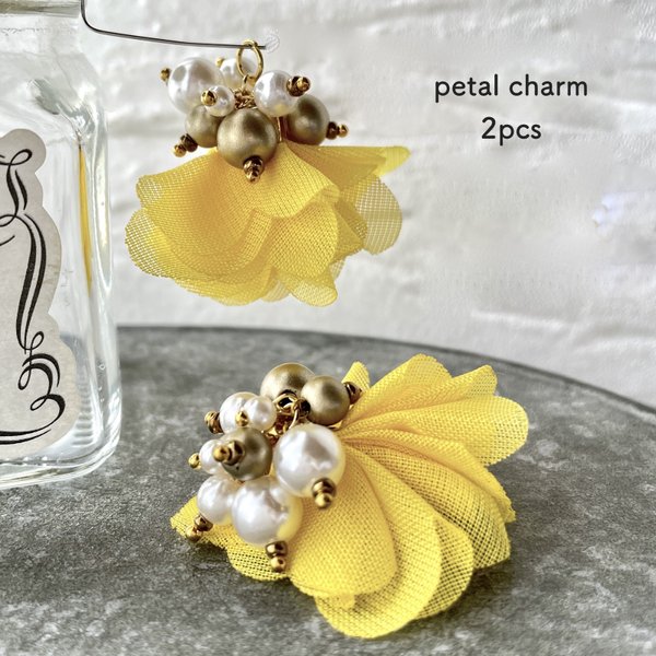 ２pcs★charm・petal yellow（ビジュータッセルチャーム）