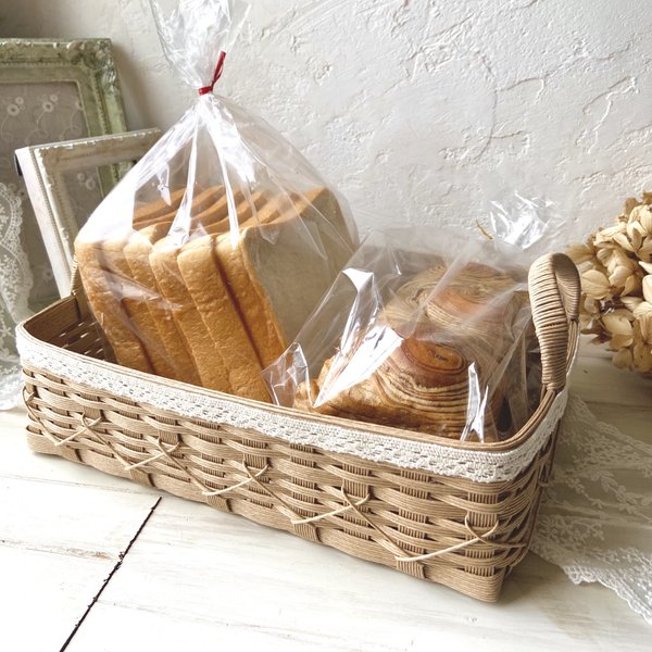 朝の食卓に🍞レースとクロス模様のパンかご