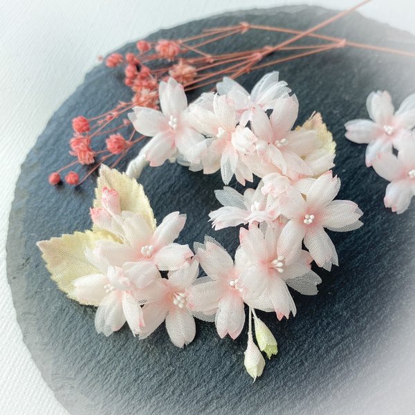 桜満開 さくらリースブローチ (ポニーフックに変更可)：布花 サクラ 2023 春新作 桜色