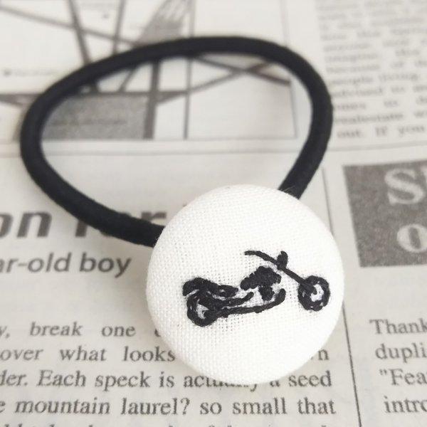 22mm バイク刺繍の白いヘアゴム(アメリカンバイク)