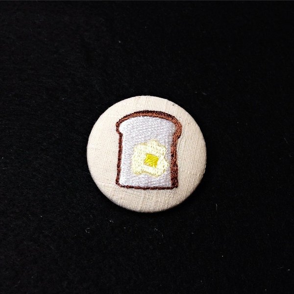 刺繍ボタンブローチ　「食パン」
