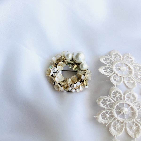 white flowers brooch 白〜アイボリー系 お花をぎゅっと集めたブローチ