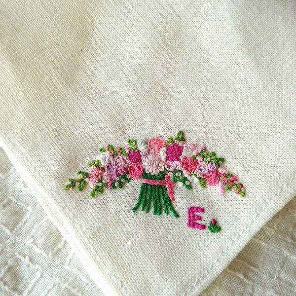 再販！リネンハンカチ  花束手刺繍 