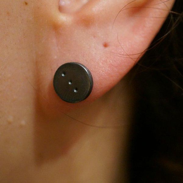 button pierce (black)