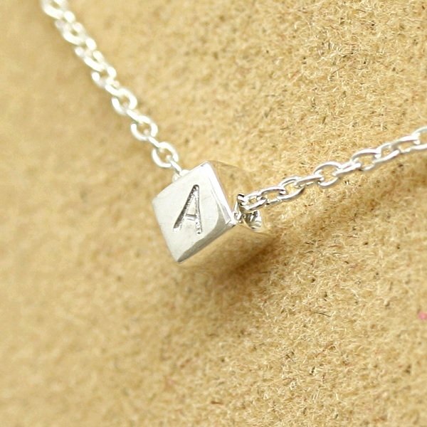 silver＊ちびキューブ＊イニシャル＊ネックレス【銀】initial stamped tiny cube top necklace