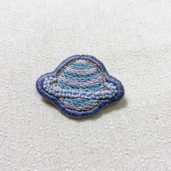 刺繍土星ブローチ