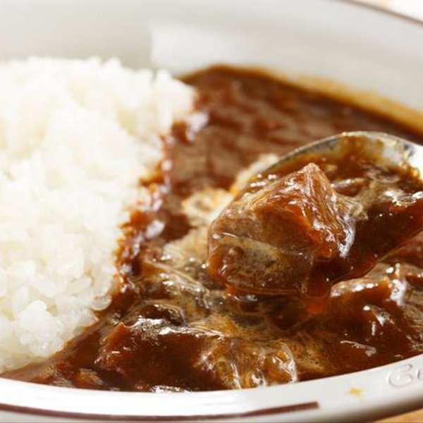 喫茶店のカレー（国産牛すじ煮込みカレー）