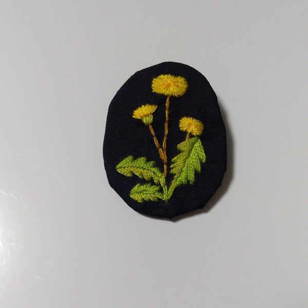 刺繍ブローチ　たんぽぽ