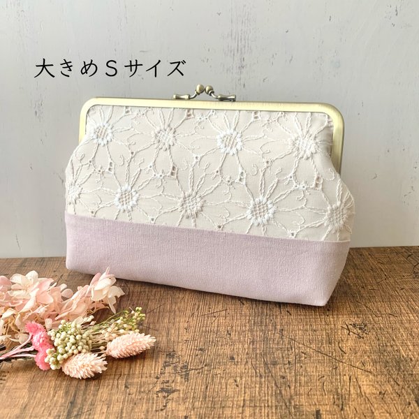 ポケットたくさん！がま口 大きめSサイズ 母子手帳ケース  マーガレット  刺繍 薄ベージュ　桜色 A6