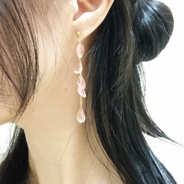 さくら　花びらのピアス（ロング）〈再販154〉