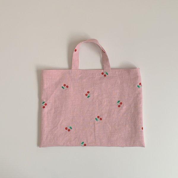 《選べるサイズ》ピンク×さくらんぼ刺繍のレッスンバッグ