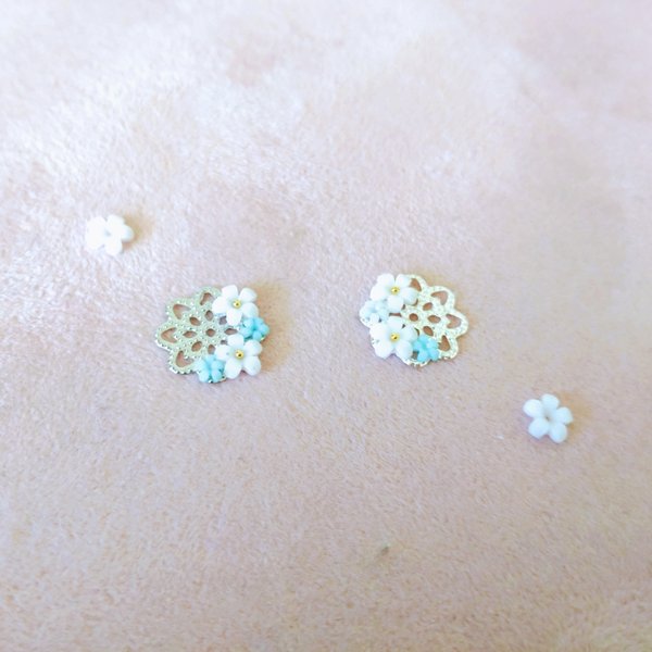 白いお花と青いお花 ピアス＆イヤリング #樹脂ピアス #樹脂ノンホールピアス #ステンレスピアス