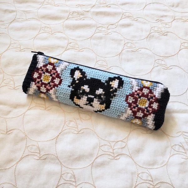 ツヴィスト刺繍のチワワポーチ◆水色花柄