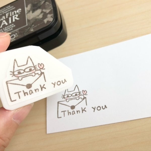 Thank you 手紙にしがみつく猫　ひのきにゃん 消しゴムはんこ(N56)　
