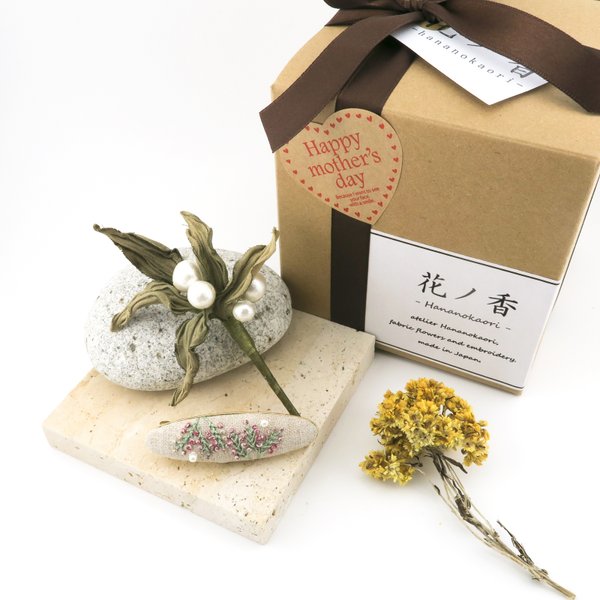 【 母の日ギフトBOX. 】Botanical. 布花ブローチとバレッタSet. (B) | 送料無料( 定形外郵便 )