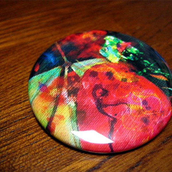 tin badge "module of red leaves"