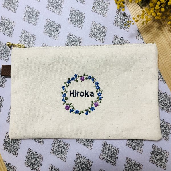 【再販】お名前刺繍入り　ぺたんこポーチ　ギフト　名入り☆