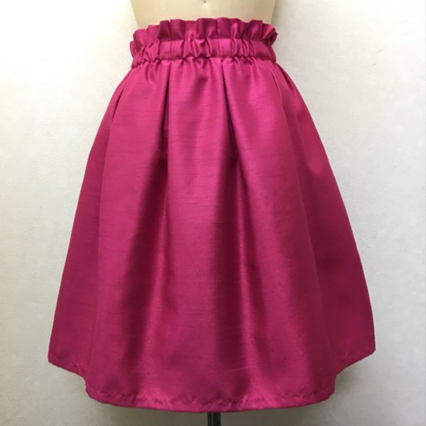  綺麗なホットピンクカラーのふんわりタックギャザースカート(*'▽'*)