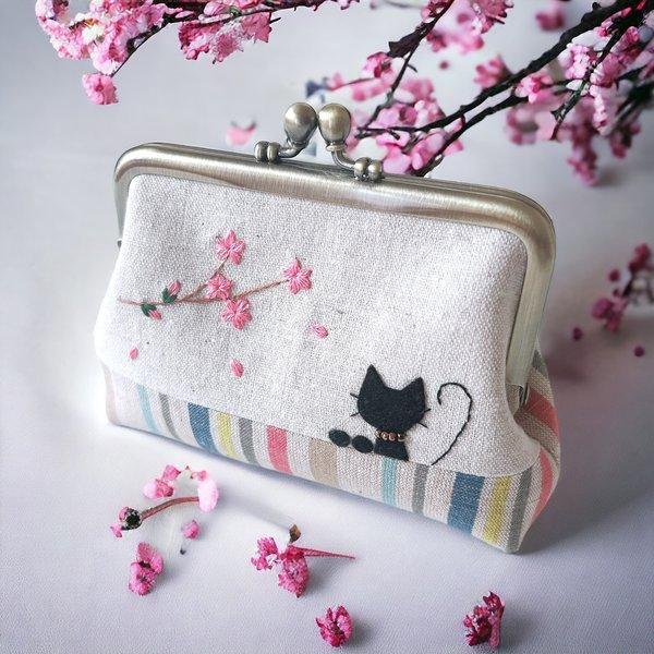 ＊会津木綿＊猫と桜 がま口カード・小物入れ  ミニ財布（生成地カラフル縞）