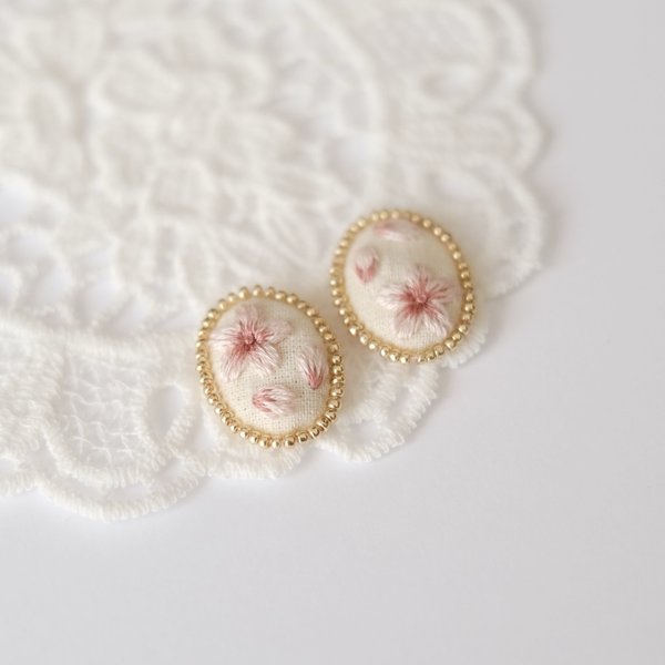 さくら　刺繍　イヤリング/ピアス