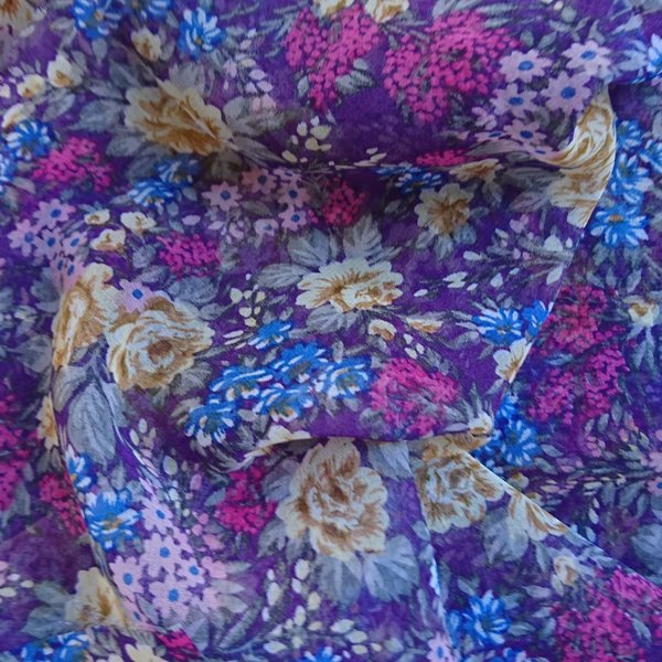 b835)スカーフのような生地     レトロ生地 花柄 パープル 紫バイオレット フラワー柄 薔薇 庭 風景