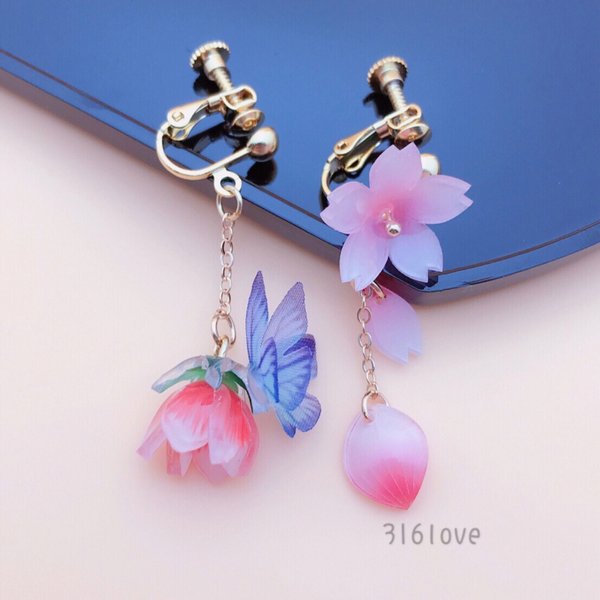 【再販売】蝶 桜 花びら ピアス イヤリング  蝶々 浴衣 花火 UVレジン アレルギー対応  シフォン蝶 花嫁 アシンメトリー プラバンrose99