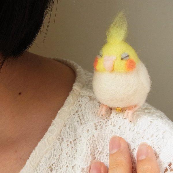 ふくふくおねむなオカメインコ（白）手乗りorブローチ　カラーオーダー可