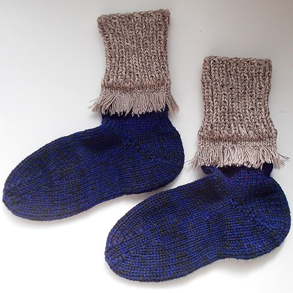23～24㎝用　厚手の手編み靴下 ウール100％　毛糸を約205グラム使用した分厚い靴下です（27）