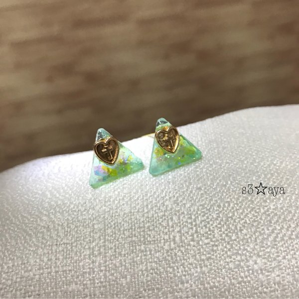 三角ピアス