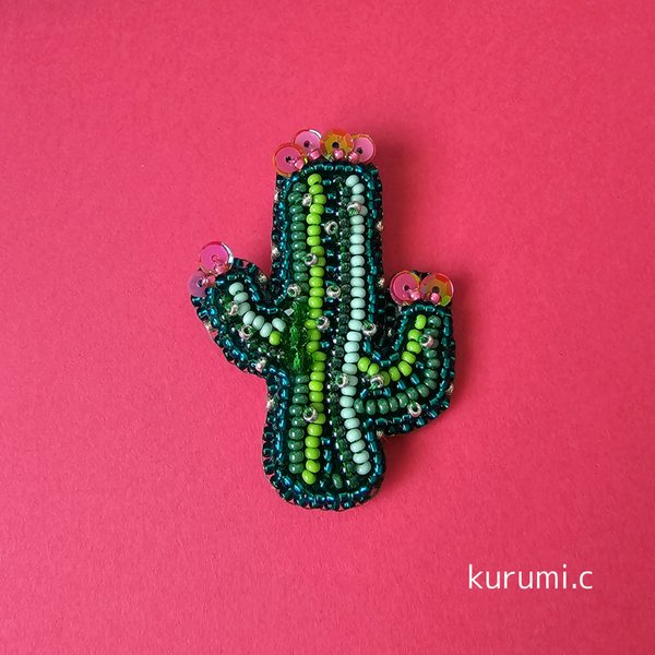 サボテンのビーズ刺繍ブローチ