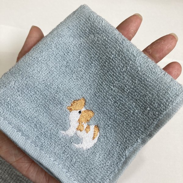 パピヨンの刺繍ハンカチ（白茶）