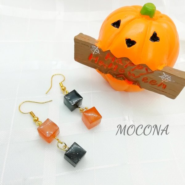 ハロウィンカラーのキューブピアス(イヤリング)