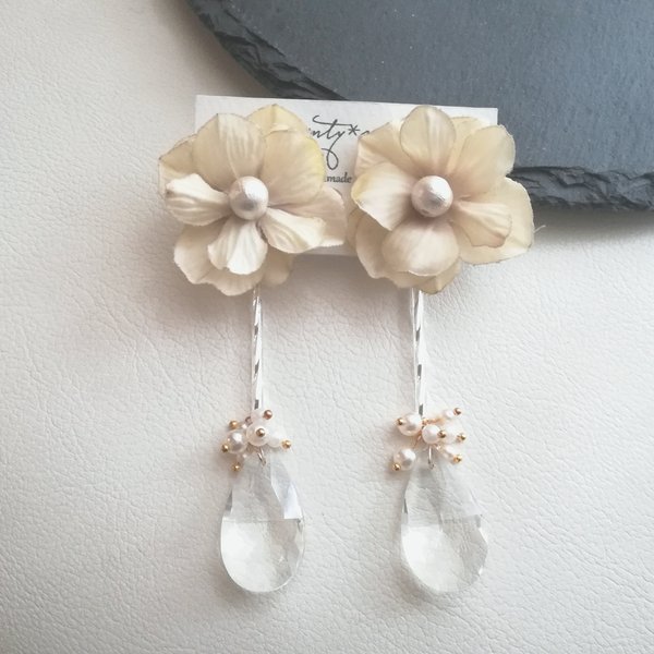 white flower*drop 2way ピアス/イヤリング