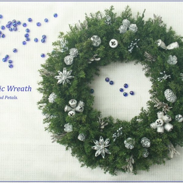 シルバーの実と針葉樹のクラシックなクリスマスリース Classic Wreath（クラシックリース）W049