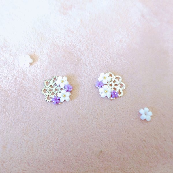 白いお花と紫のお花 ピアス＆イヤリング #樹脂ピアス #樹脂ノンホールピアス #ステンレスピアス