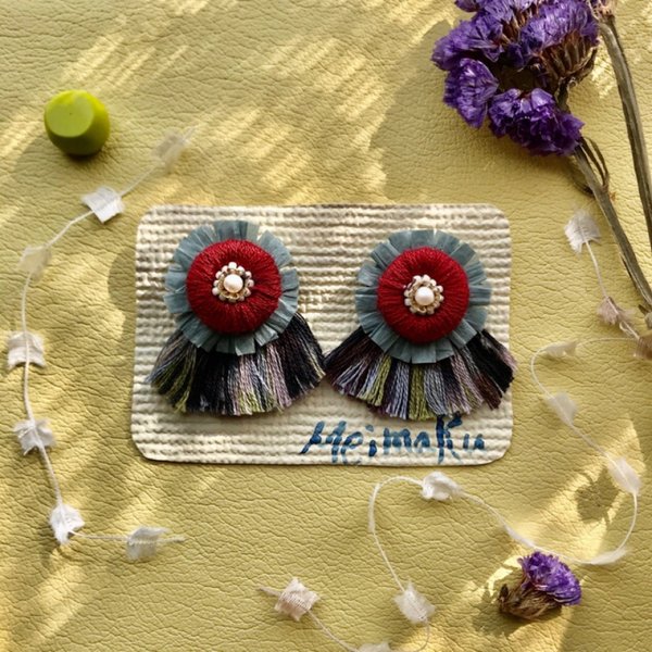 バンブーテープとフリンジのFlower刺繍ピアス