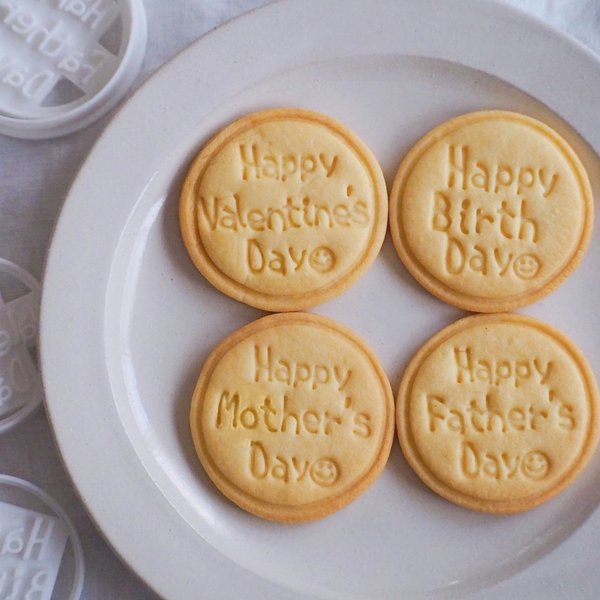【種類選択】丸型英字クッキー型　バースデー父の日母の日バレンタイン