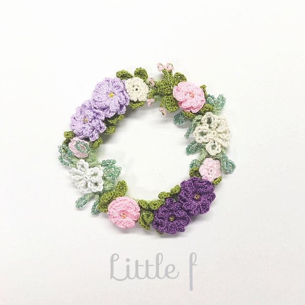 小さなお花のリース風シュシュ　Flower scrunchie