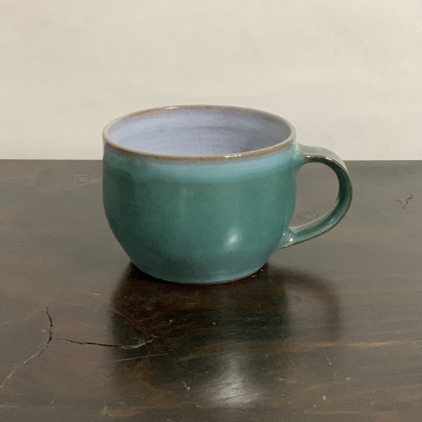 陶器　緑青と白のマグカップ