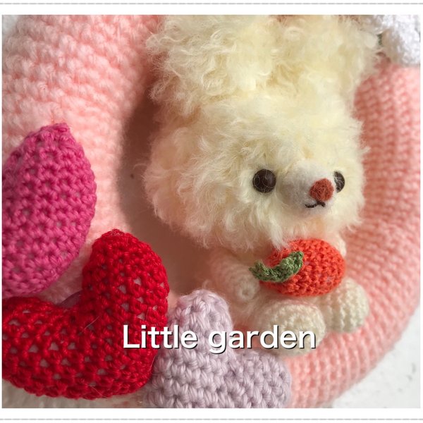 Little garden あみぐるみリース　ふわふわうさぎ