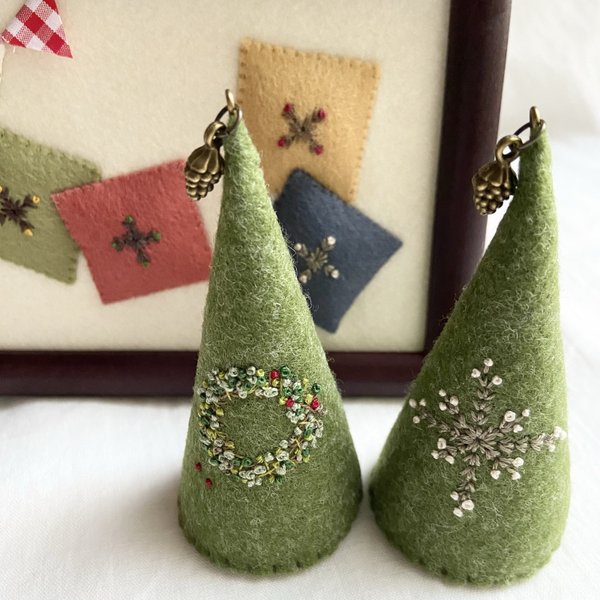 ぷっくりミニミニクッションのフォトフレーム＆リース刺繍のクリスマスツリー